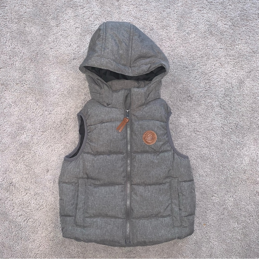 Boys H&M vest size 5/6 used good condition